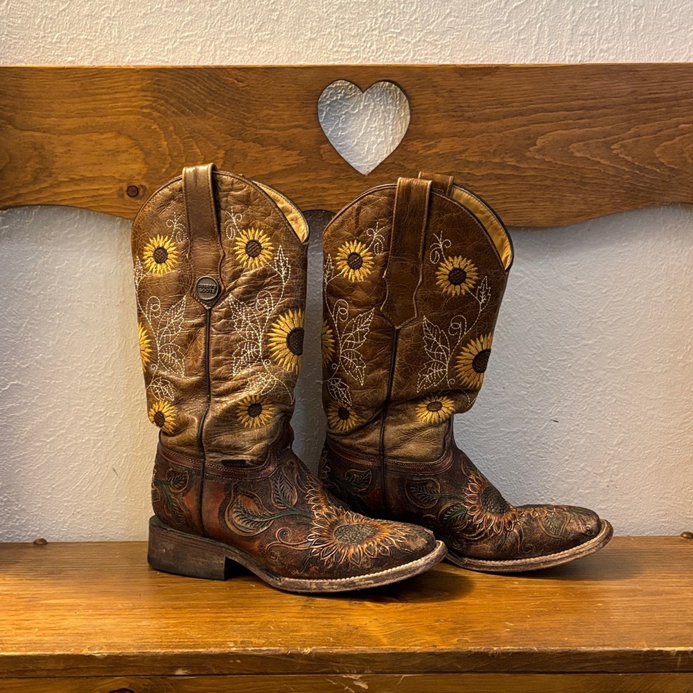 CHEROS CUSTOM SUNFLOWER EMBROIDERY LIMITED EDITION LEATHER WOMENS COWBOY BOOTS
